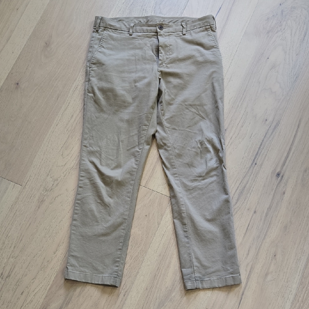 Uniqlo Men's Khaki Chinos - 32'x34'